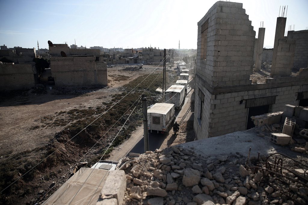 A Red Crescent and United Nations aid convoy arrives in the rebel held besieged town of Douma, eastern Ghouta in Damascus, Syria October 19, 2016. Reuters/Bassam Khabieh