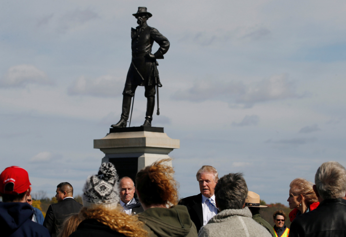 Tourists look on as Republican U.S. presidential nominee Donald Trump (C) visits Gettysburg National Military Park, site of an important battle in July 1863 during the U.S. Civil war, in Gettysburg, Pennsylvania, U.S. October 22, 2016. (REUTERS/Jonathan E