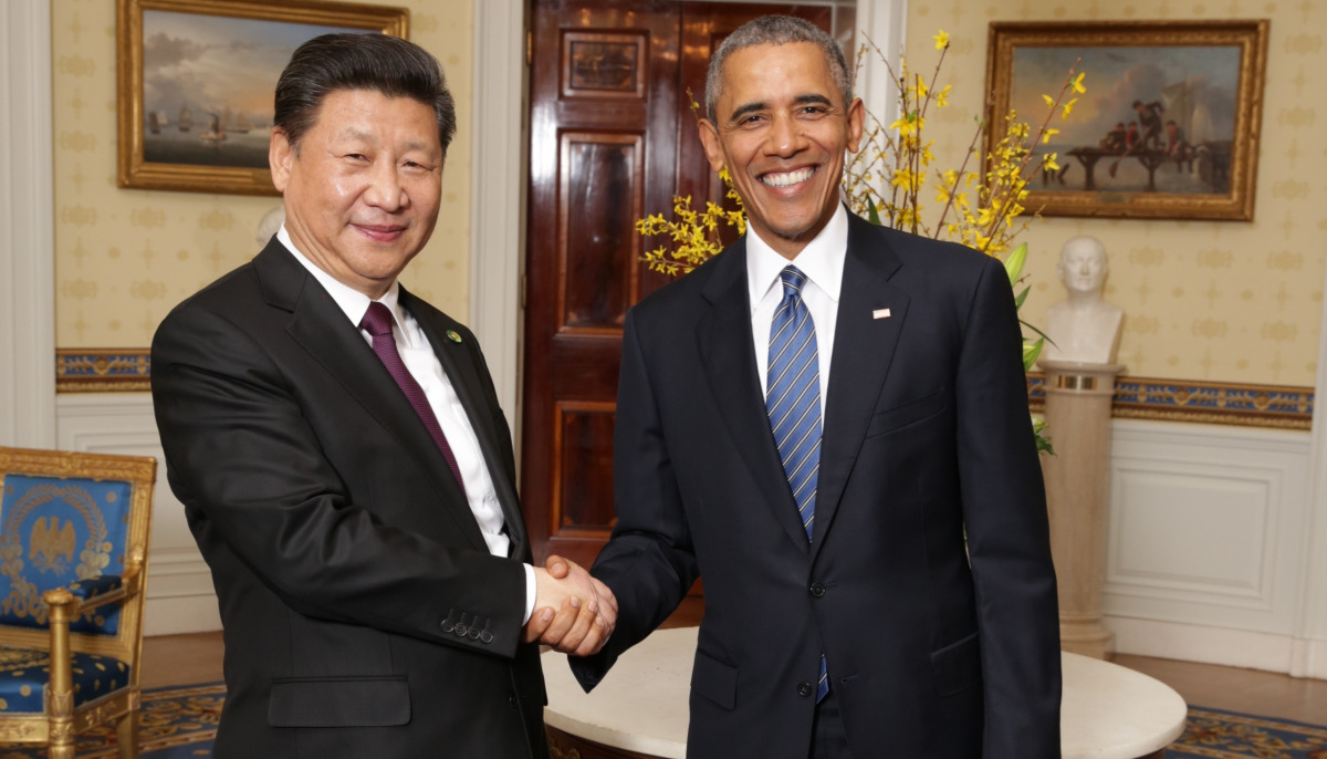 President Barack Obama greets President Xi Jinping of China in the Blue Room prior to the Nuclear Security Summit working dinner, White House, March 31, 2016. (Chuck Kennedy / Anadolu Agency) 