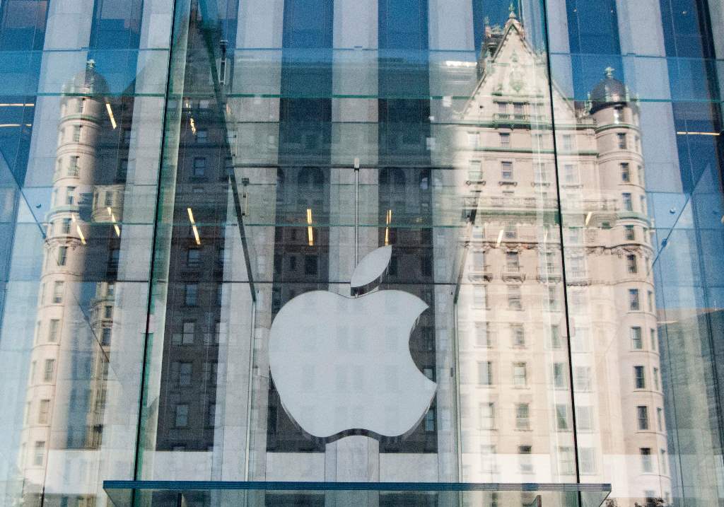 This file photo taken on September 17, 2012 shows the Apple logo on the Apple store on 5th Avenue in New York. AFP / DON EMMERT