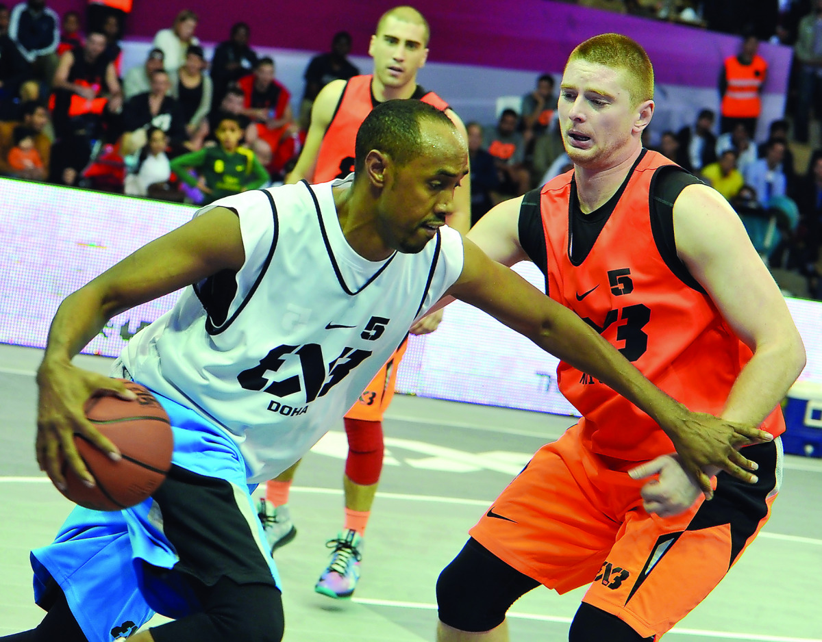 Qatari star Yaseen Musa Ismail (left) in action in this December 13, 2013 file photo.