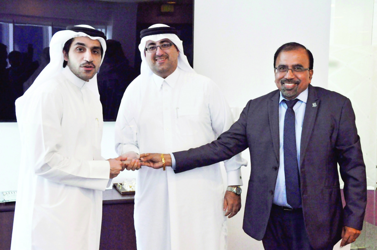 An IIA official receiving the licence from QFC Authority officials. 
