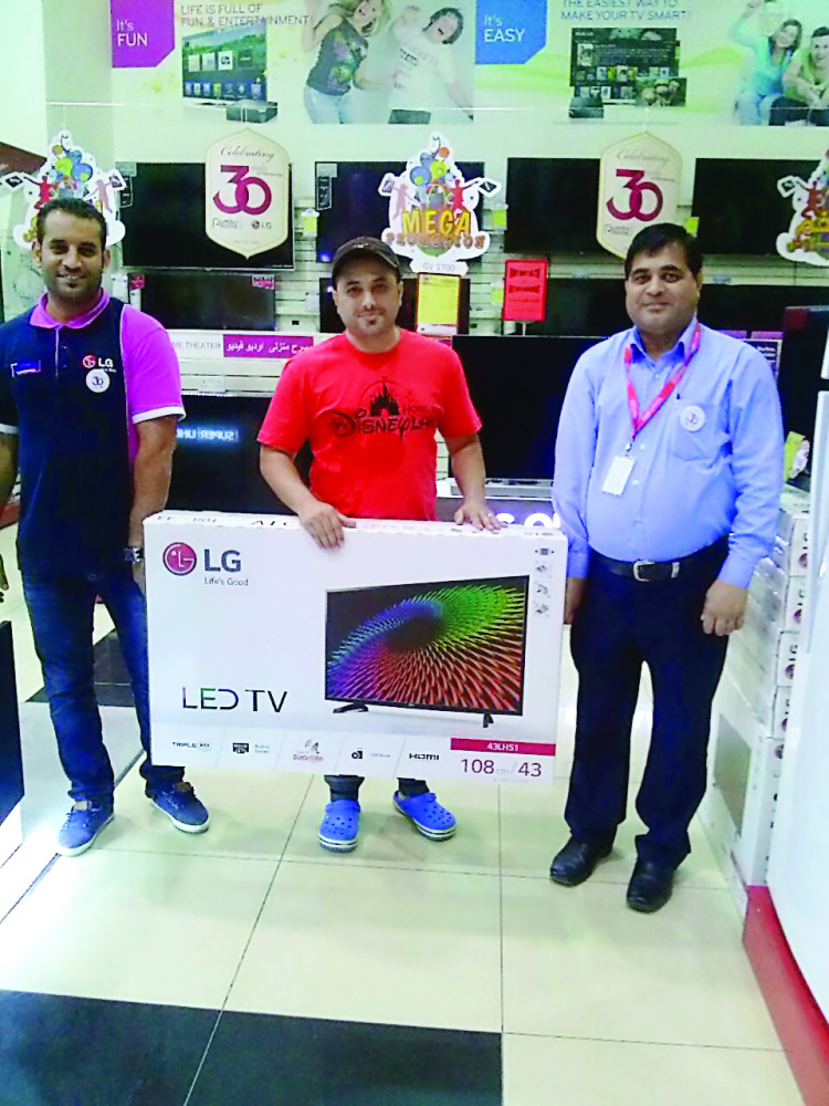 Customers with the gift received after purchase.