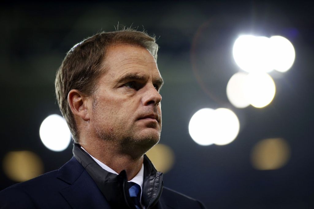 Inter Milan's Dutch head coach Frank de Boer looks on during the Italian Serie A football match Sampdoria vs Inter Milan on October 30, 2016 at the Luigi Ferraris Stadium in Genoa. / AFP / MARCO BERTORELLO
