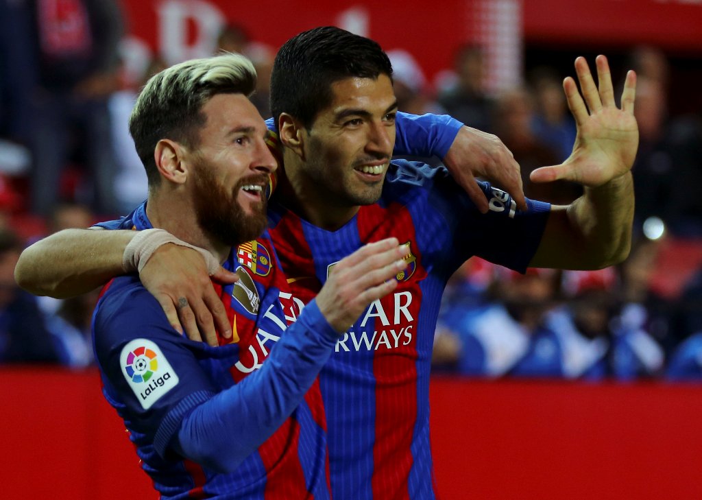 Barcelona's Luis Suarez celebrates with Lionel Messi after scoring. REUTERS/ Marcelo del Pozo
