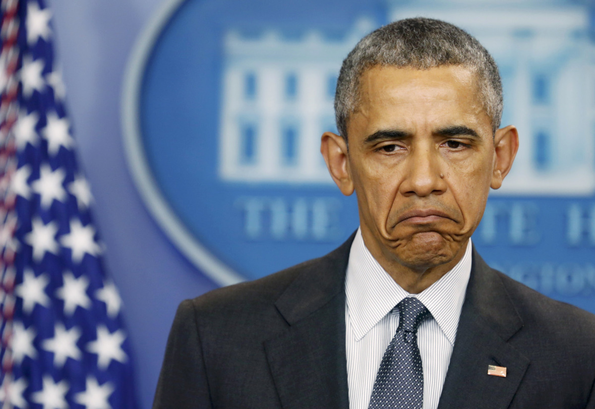 Barack Obama reacts to a question while delivering remarks on the economy in the White House press briefing room in Washington April 5, 2016. (REUTERS / Gary Cameron) 