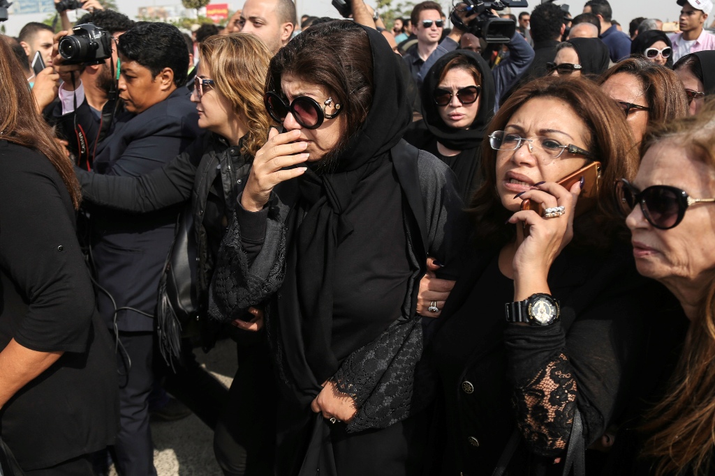 Poussy Chalabi (C), wife of Egyptian actor Mahmoud Abdel Aziz, mourns during his funeral in a suburb of Cairo on November 13, 2016. Abdel Aziz, who died the day before at the age of 70, starred in more than 90 feature films and worked under some of Egypt'