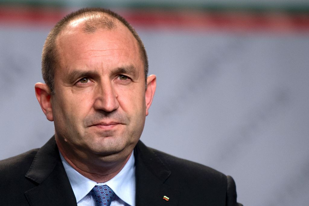 Former head of the Bulgarian airforce Rumen Radev and President to be elected takes part in a press conference in Sofia on November 13, 2016. AFP / NIKOLAY DOYCHINOV
