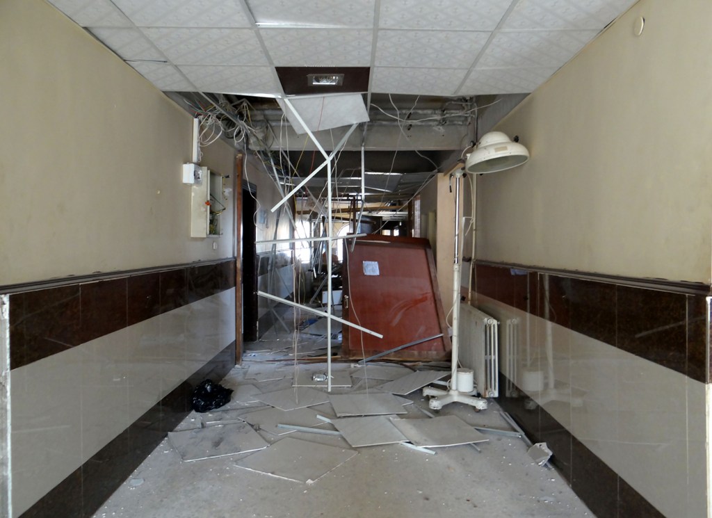 ALEPPO, SYRIA - NOVEMBER 14 : An Interior view of damaged field hospital is seen after airstrike on a residential area in Etarib district of Aleppo, Syria on November 14, 2016. ( Ahmed Hasan Ubeyd - Anadolu Agency )