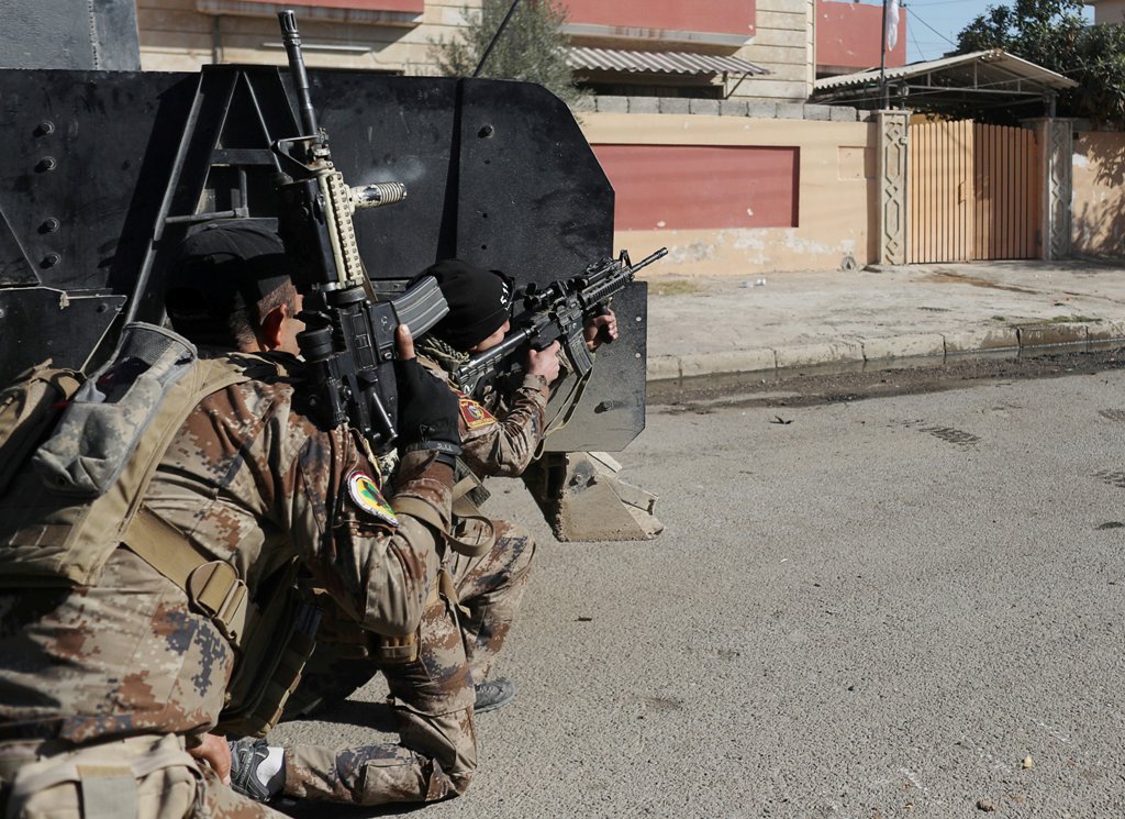 An Iraqi special forces soldier fires his rifle after an Islamic State suicide car bomb attack against Iraqi special forces during clashes in Mosul, Iraq, November 19, 2016. REUTERS/Goran Tomasevic
