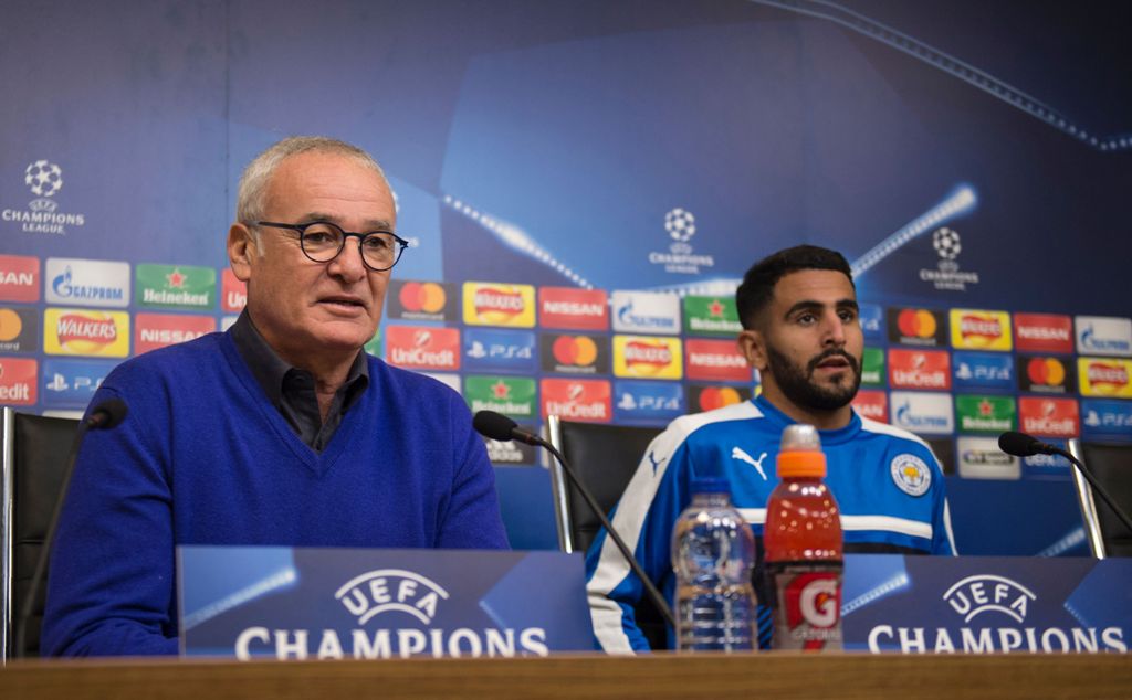 Leicester City's Italian manager Claudio Ranieri and Leicester City's Algerian midfielder Riyad Mahrez (R) attend a press conference at The King Power stadium in Leicester, central England on November 21, 2016. AFP / Oli SCARFF
