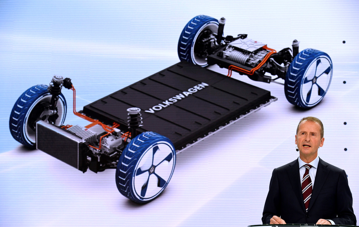 Volkswagen's brand chief Herbert Diess delivers his speech as Volkswagen presents a turnaround plan at a news conference in Wolfsburg, Germany November 22, 2016. REUTERS/Fabian Bimmer