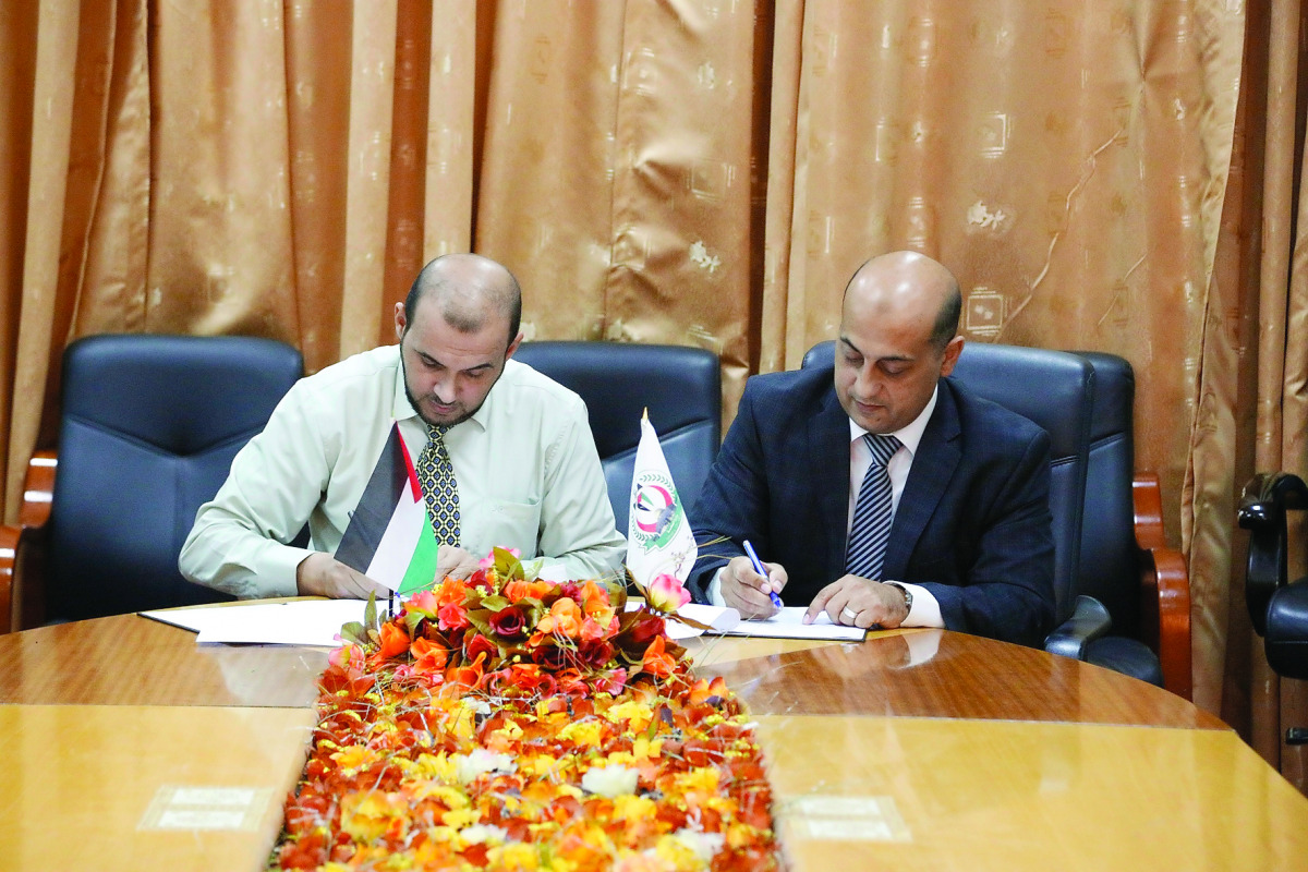 Officials signing the agreement.