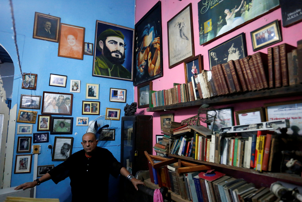 A man poses for a picture after the death of Cuba's former President Fidel Castro was announced in Havana, Cuba, November 26, 2016. REUTERS