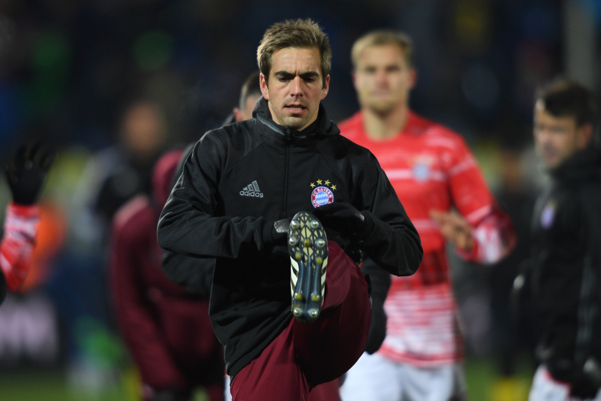 Bayern Munich's defender Philipp Lahm warms up prior to the UEFA Champions League football match between FC Rostov and FC Bayern Munich at Rostov-on-Don's Olimp 2 stadium on November 23, 2016. (AFP / Kirill KUDRYAVTSEV)