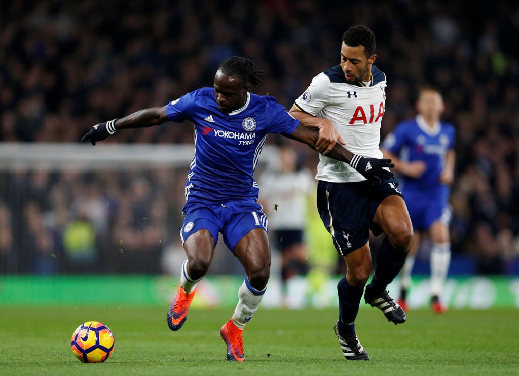 Chelsea's Victor Moses in action with Tottenham's Mousa Dembele Action Images via Reuters / Matthew Childs