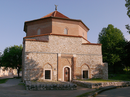 Malkoç Bey Mosque in Siklós, Hungary (Attila Terbócs / Wikimedia Commons / CC BY-SA 3.0) 
