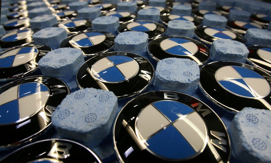 Emblems of German luxury car maker BMW are pictured in a box at the BMW factory in Dingolfing near Munich November 15, 2006. REUTERS/Michael Dalder