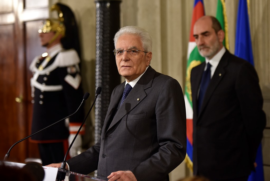 President of Italy Sergio Mattarella (C) delivers a speech during a press conference after his several meeting with political parties in Rome, Italy on December 10, 2016. (Alvaro Padilla Bengoa / Anadolu Agency)