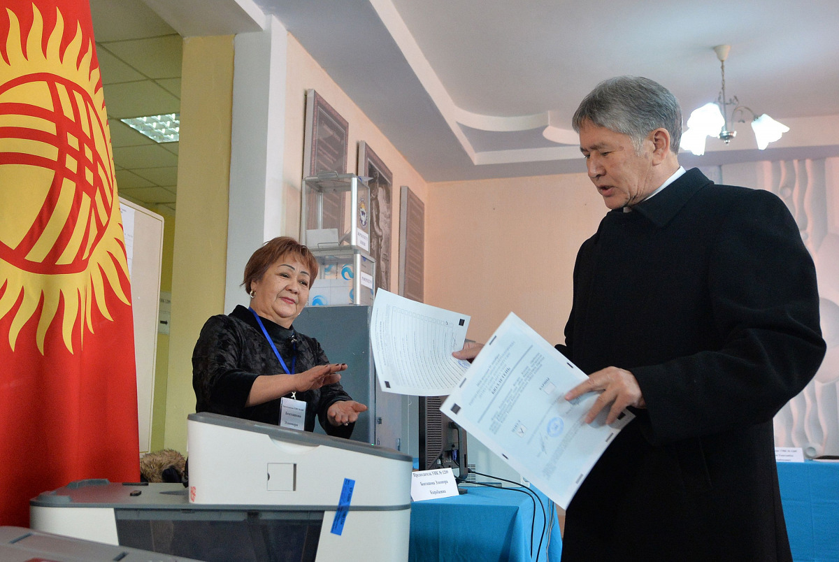 Kyrgyzstan's President Almazbek Atambayev casts his ballot during a referendum on the constitution in Bishkek on December 11, 2016. Citizens in ex-Soviet Kyrgyzstan went to the polls to vote on a raft of amendments to the constitution promoted by the coun