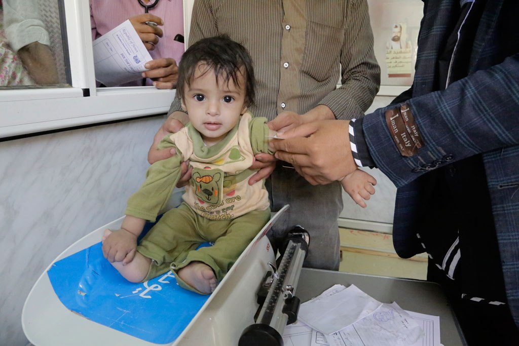 A baby is screened for malnutrition at the UNICEF-supported Al-Jomhouri Hospital in Sa’ada, Yemen. Photo: UNICEF/Ma’ad Al-Zekri