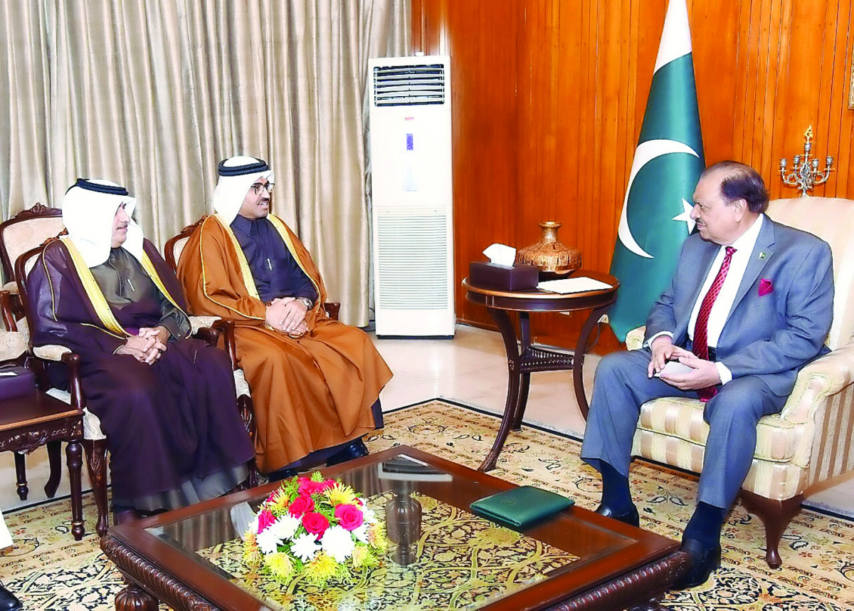 Minister of Energy and Industry HE Dr Mohammed bin Saleh Al Sada (centre) with the President of Pakistan Mamnoon Hussain, in Islamabad, yesterday.
