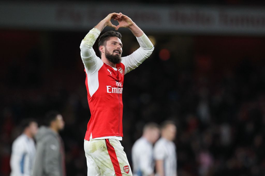 Arsenal's French striker Olivier Giroud celebrates at the final whistle in the English Premier League football match between Arsenal and West Bromwich Albion at the Emirates Stadium in London on December 26, 2016. AFP / IAN KINGTON
