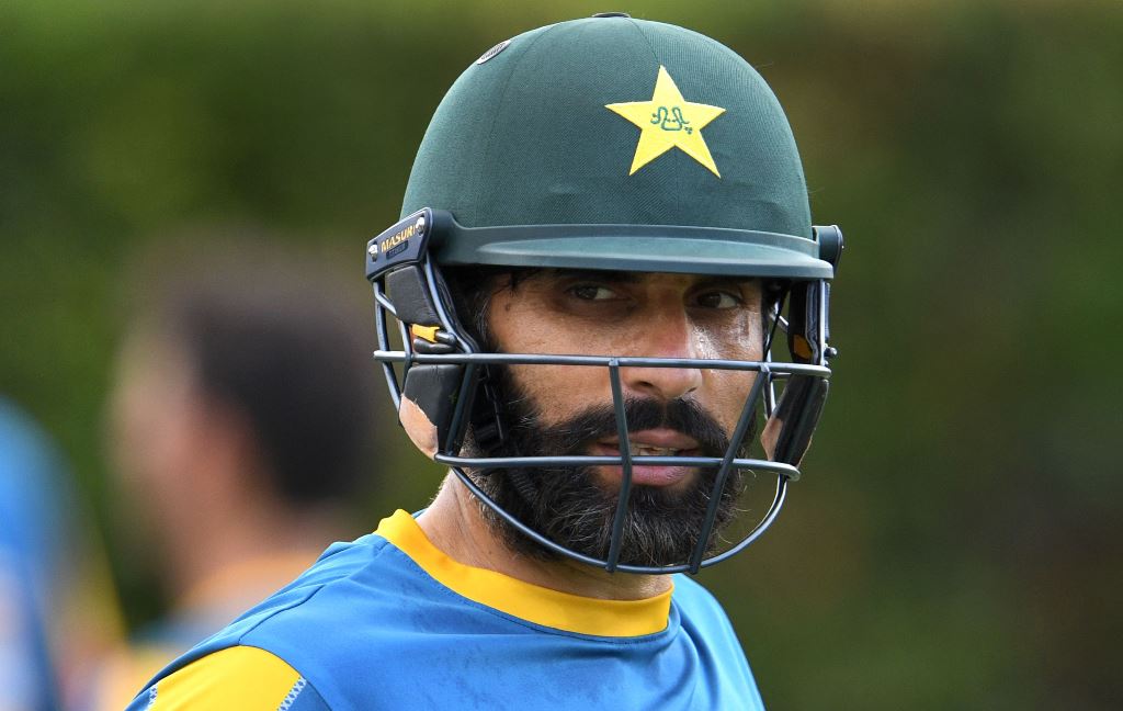 Pakistan cricket captain Misbah-ul-Haq attends a training session at the SCG in Sydney on January 2, 2017. AFP / WILLIAM WEST 