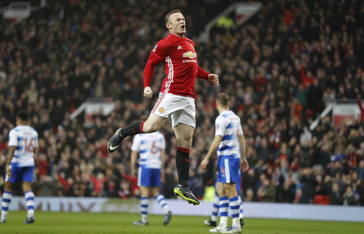  Manchester United's Wayne Rooney celebrates scoring their first goal. (Reuters / Darren Staples Livepic)