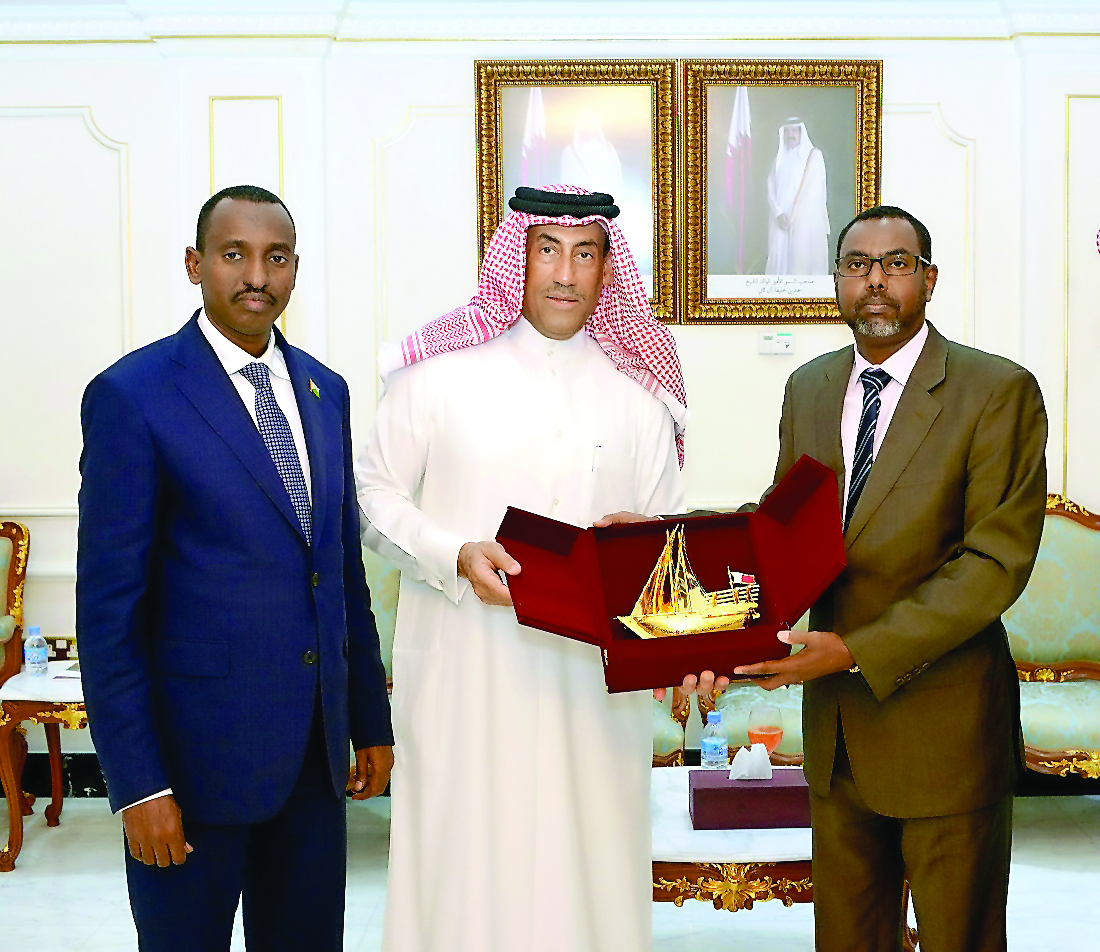 Djibouti's Minister of Labour and Administrative Reform Hassan Idriss Samrieh with a Qatar Chamber official.