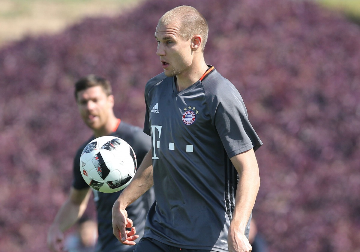 Bayern Munich's German defender Holger Badstuber takes part in a training session at the Aspire Academy in Doha on January 8, 2017. / AFP / KARIM JAAFAR
