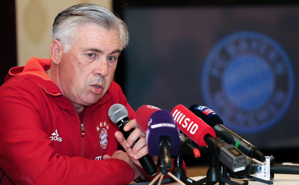 Carlo Ancelotti, head coach of German football club Bayern Munich, gives a press conference in the Qatari capital Doha on January 10, 2017. Bayern Munich is training at the Aspire Academy in Doha, Qatar. (AFP / KARIM JAAFAR)