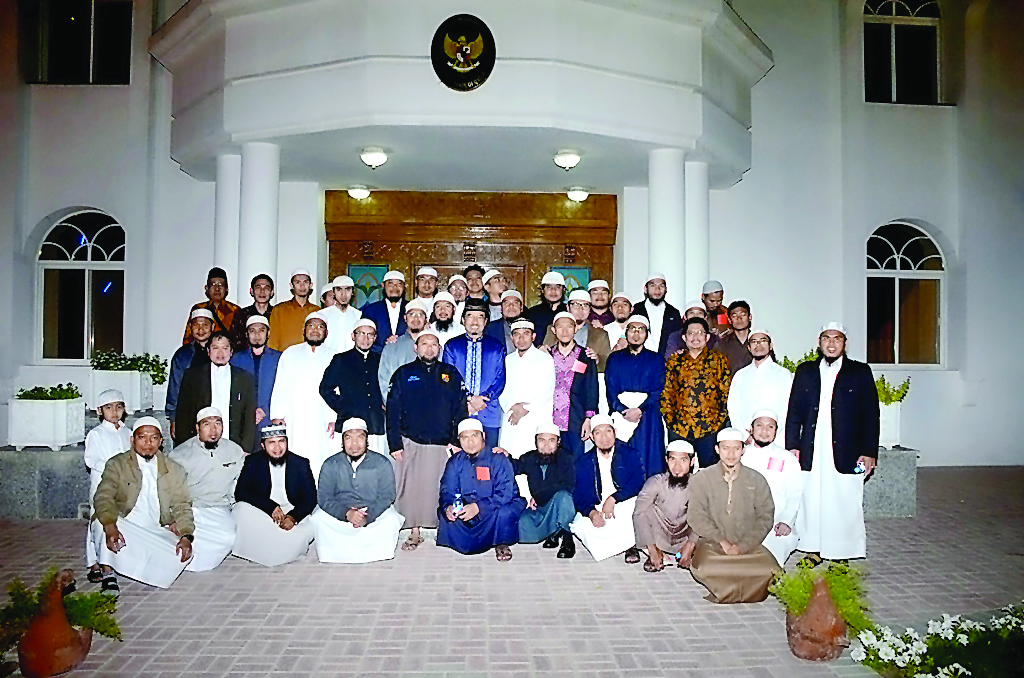 Indonesian Muttawa in Qatar (IMQ) members with the ambassador.