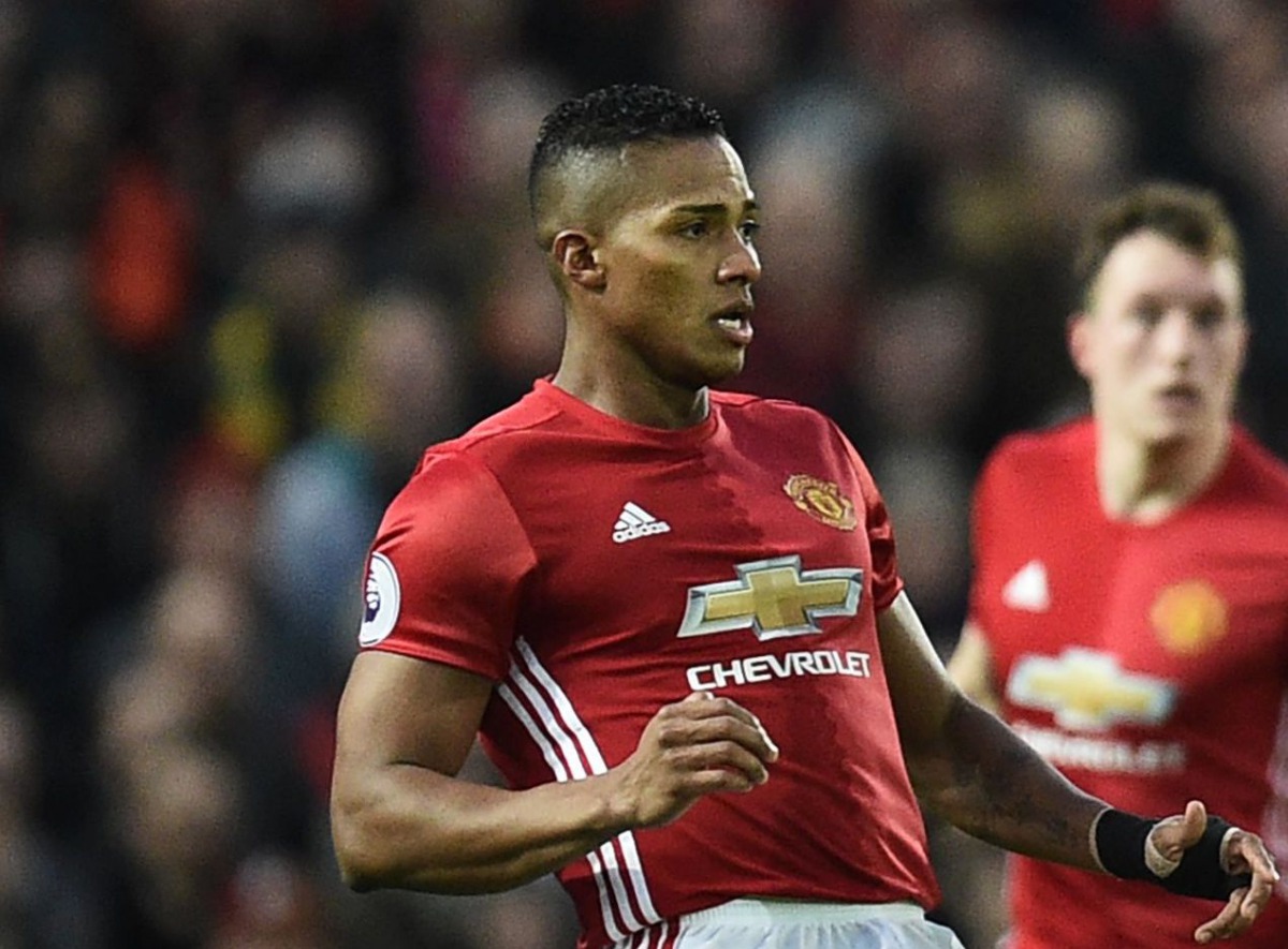 Manchester United's Ecuadorian midfielder Antonio Valencia (L) vies with Liverpool's Brazilian midfielder Roberto Firmino during the English Premier League football match between Manchester United and Liverpool at Old Trafford in Manchester, north west En
