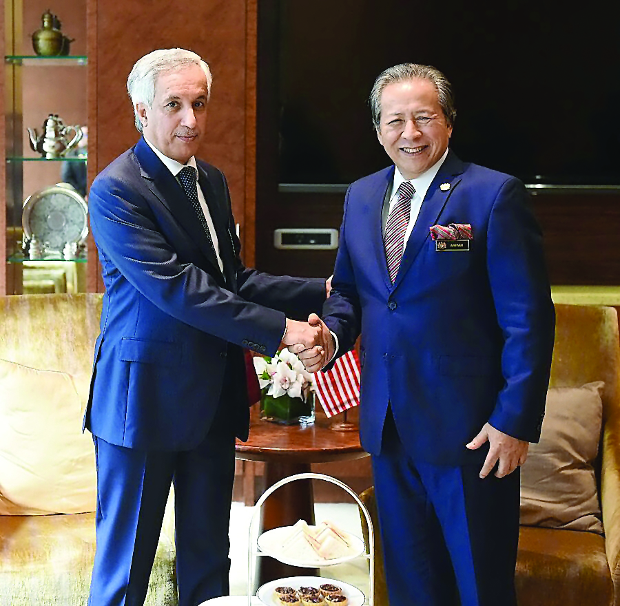 Minister of State for Foreign Affairs H E Sultan bin Saad Al Muraikhi met with Malaysian Foreign Minister Dato' Sri Anifah Aman in Kuala Lumpur yesterday. The meeting reviewed bilateral relations.
