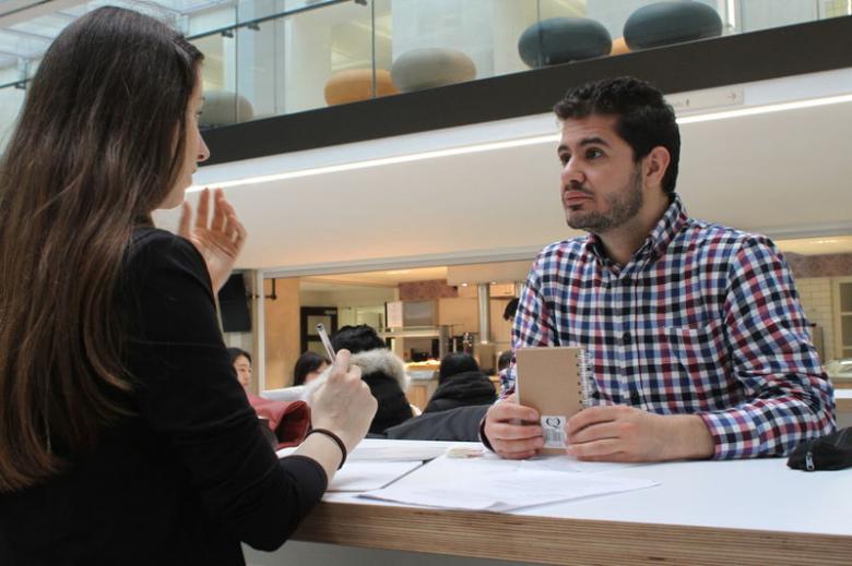 Syrian refugee and university student Eiad Zinah tutors student Leah Sternefeld on the Arabic language as part of a language programme run by London-based social enterprise Chatterbox at the University of London, 12 January, 2017. THOMSON REUTERS FOUNDATI