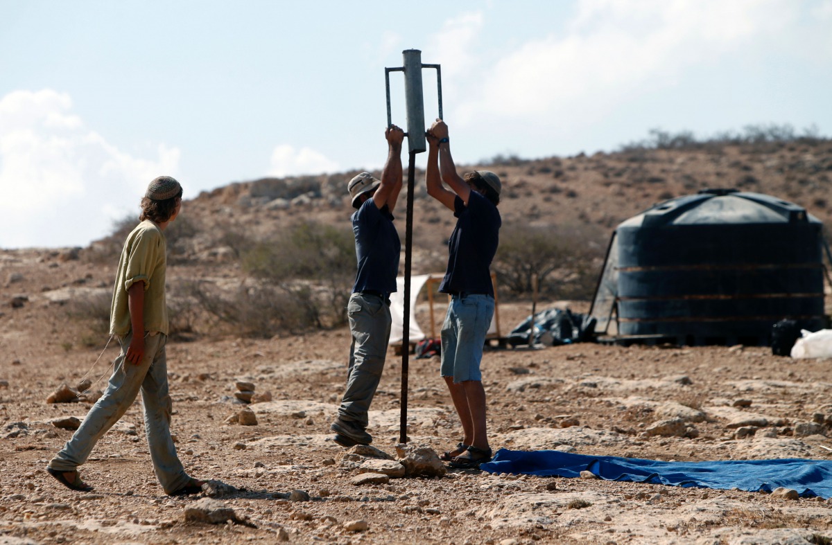 Israeli settlers start to build a new illegal outpost north of the West Bank Palestinian village of Ain al-Baida on October 25, 2016 (AFP) 
