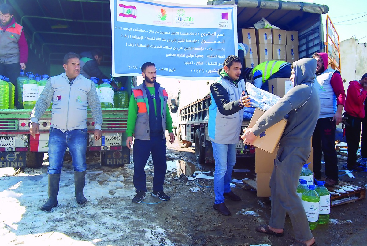 Syrian refugees receiving aid material.