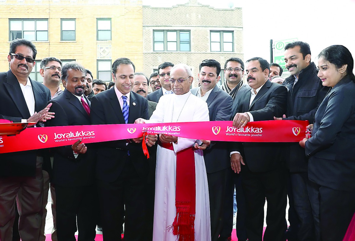 USA Congressman Raja Krishnamurthy inaugurates the new showroom in presence of Bishop Jacob Angadiyath; Aniyan George, KCCNA President; Francy P V, General Manager Joyalukkas USA Operations and other dignitaries.