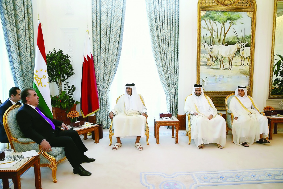 Emir H H Sheikh Tamim bin Hamad Al Thani with the President of Republic of Tajikistan, Emomali Rahmon, at Emiri Diwan yesterday. 
