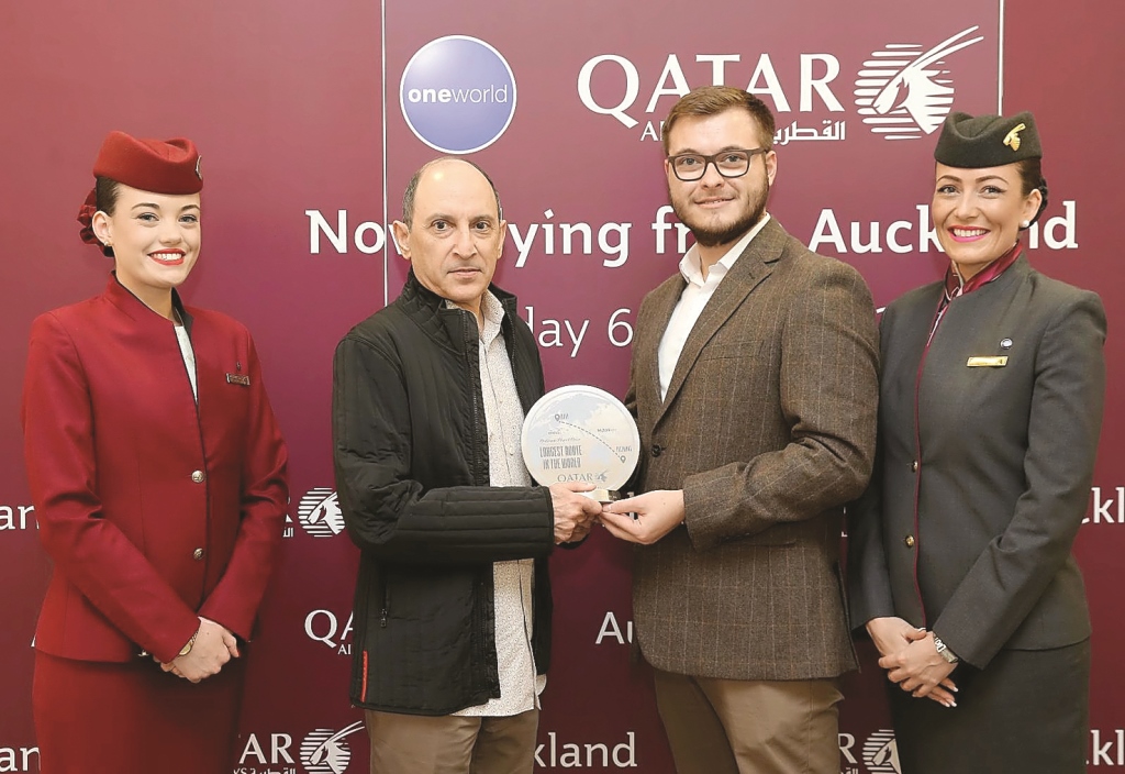 Group Chief Executive Officer of Qatar Airways Akbar Al Baker presented with the anna.aero “Platinum Planet Prize” for the world’s longest non-stop commercial air service on arrival at Auckland by the anna.aero’s New Route Editor Jonathan Ford
