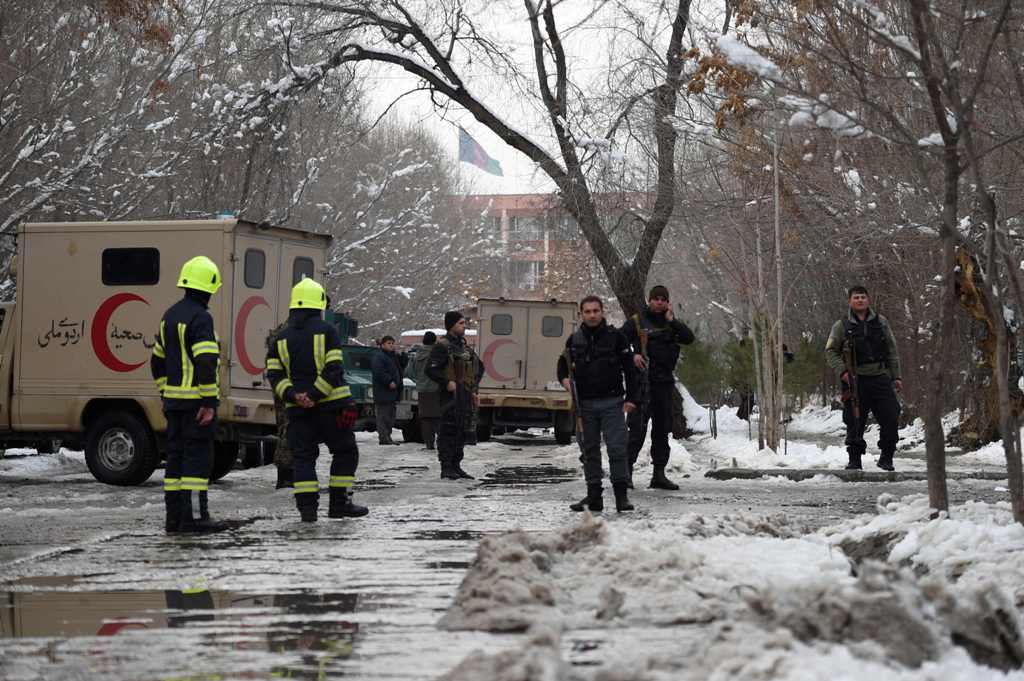 Afghan security personnel stand guard at the site of a suicide blast near the Afghan Supreme Court in Kabul on February 7, 2017.  AFP / WAKIL KOHSAR
