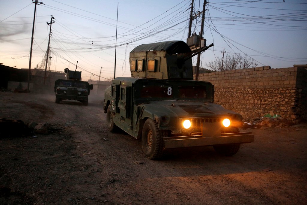 Iraqi security forces advance towards the western side of Mosul, Iraq February 19, 2017. REUTERS/Khalid al Mousily.