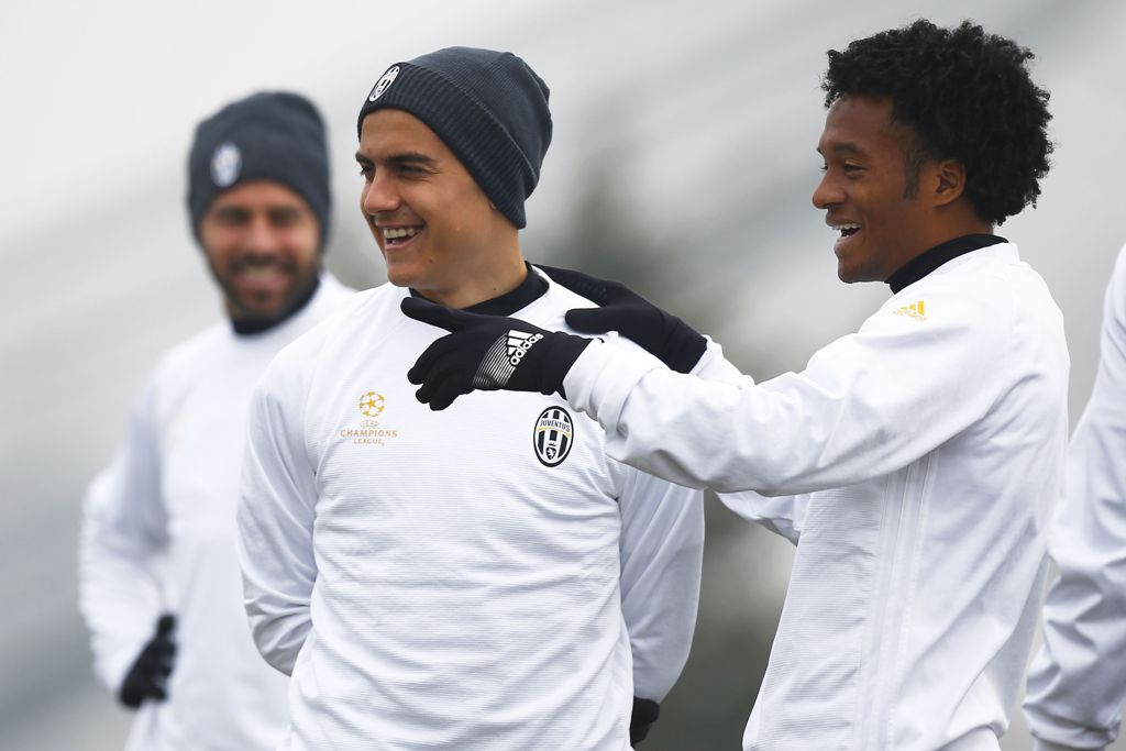 Juventus' forward Paulo Dybala from Argentina (L) and Juventus' midfielder Juan Cuadrado from Colombia (R) take part in a training session on the eve of the UEFA Champions League football match FC Porto Vs Juventus on February 21, 2017 at the 'Juventus Tr