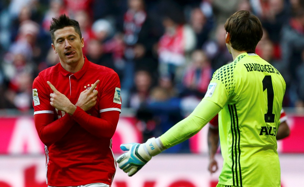Bayern Munich's Robert Lewandowski celebrates goal v Hamburg SV. REUTERS/Michaela Rehle
