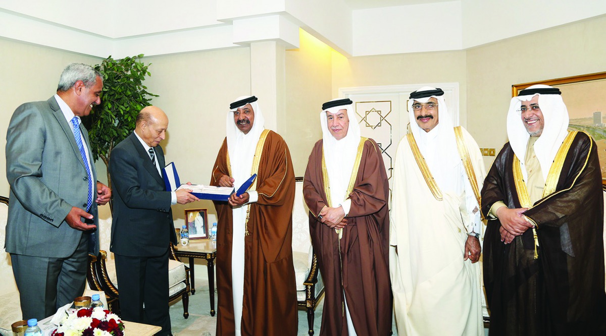 Speaker of the Advisory Council, H E Mohammed bin Mubarak Al Khulaifi, with Speaker of the People's National Assembly of Algeria, Dr Mohammed Al Arabi Ould Khalifa, and his accompanying delegation. The meeting was attended by Secretary-General of the Advi