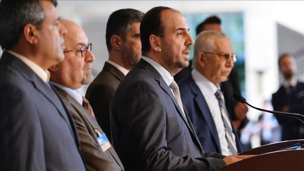 Head of Syrian opposition delegation, Naser al-Hariri (C) speaks during a press conference after a meeting with United Nations' Syria envoy on February 27, 2017 in Geneva, Switzerland. ( Mustafa Yalcin - Anadolu Agency ).