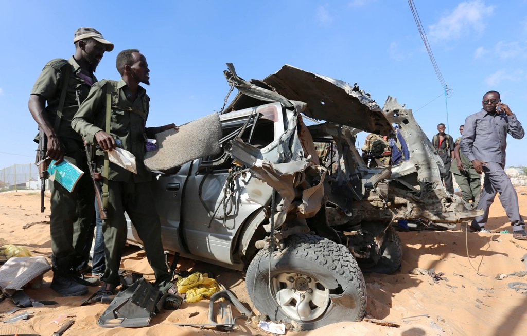 Somali security forces secure the scene of a car bomb explosion in Warshadaha streets in Somalia's capital Mogadishu, February 27, 2017. REUTERS/Feisal Omar TPX IMAGES OF THE DAY
