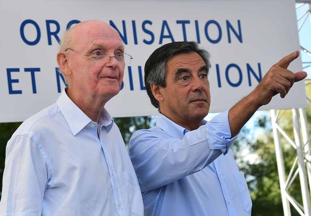 (FILES) This file photo taken on August 28, 2016 shows former French Prime Minister and then candidate for the right-wing Les Republicains (LR) party primary ahead of the 2017 presidential election Francois Fillon (R) pointing a finger next to his campaig