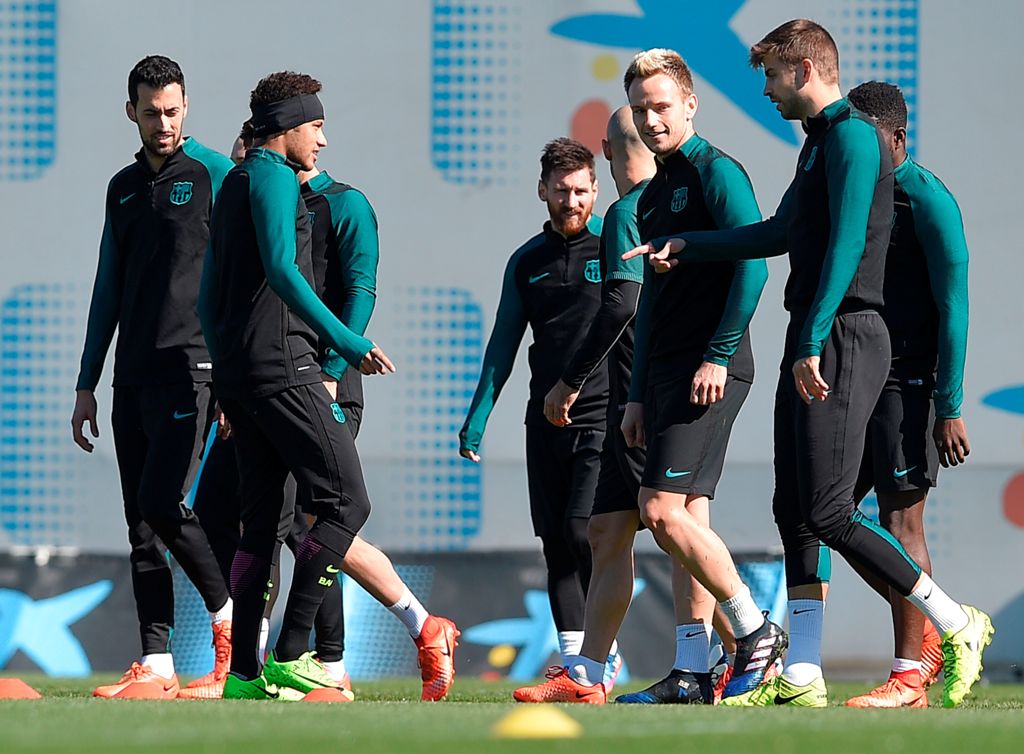 (L to R) Barcelona's midfielder Sergio Busquets, Barcelona's Brazilian forward Neymar, Barcelona's Argentinian forward Lionel Messi, Barcelona's Croatian midfielder Ivan Rakitic and Barcelona's defender Gerard Pique take part in a training session at the 